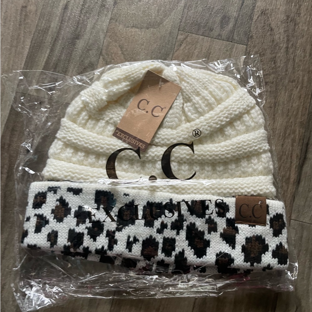 NWT Women’s Cuffed C.C. Beanie in Ivory Leopard - Picture 5 of 6